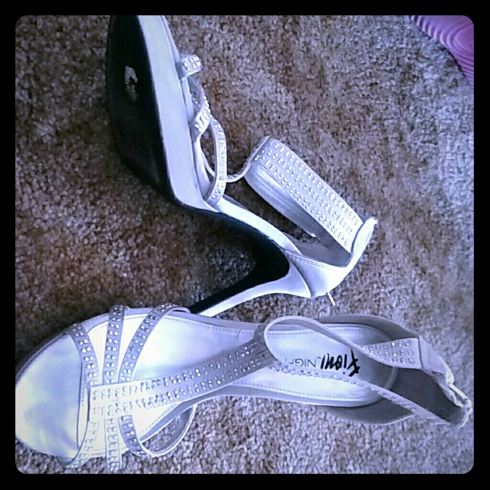 Dress pumps